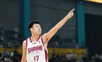 星空体育登录入口-CBA官方罚单：焦海龙赛后喷球迷罚款3万 山西主帅潘江罚款1万